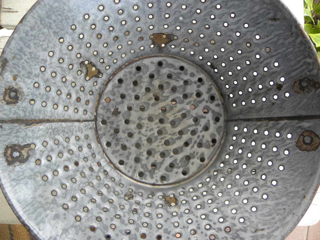 画像: エナメルウェアの水切り
